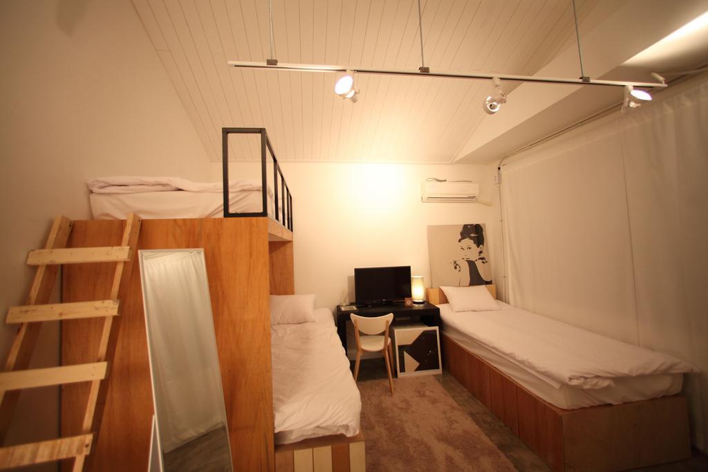 Hostel House 740 *
